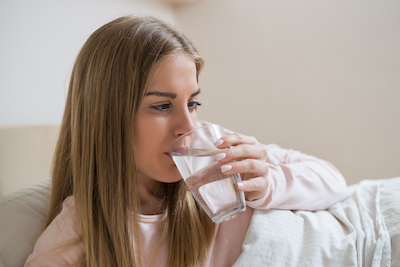 Drinking water at bedtime to prevent morning breath